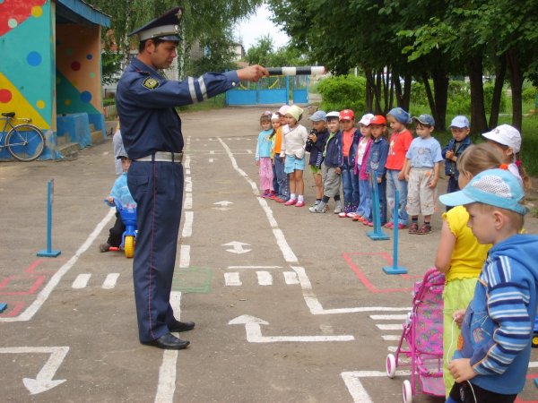 Дорожное движение в детском саду