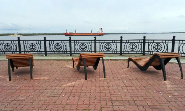 Архангельск набережная Северной Двины качели