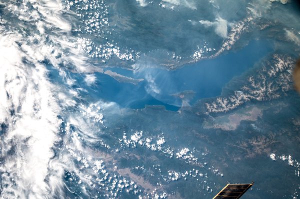 Космический снимок озера Байкал
