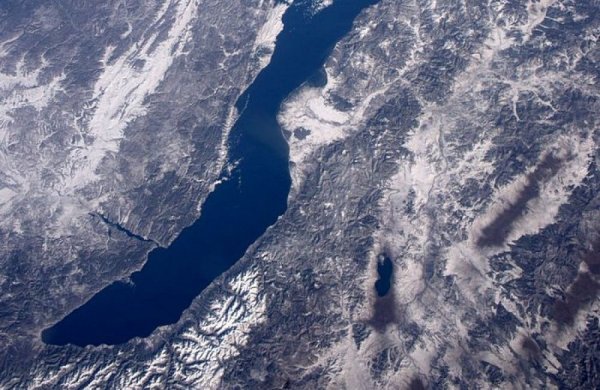Космический снимок озера Байкал