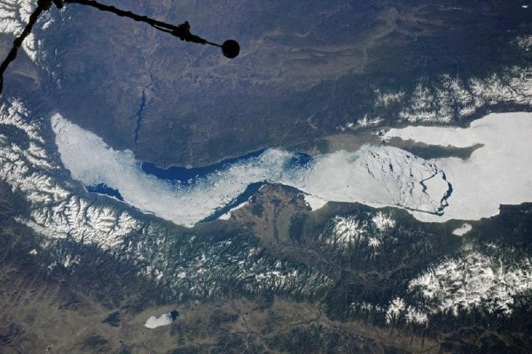 Космический снимок озера Байкал