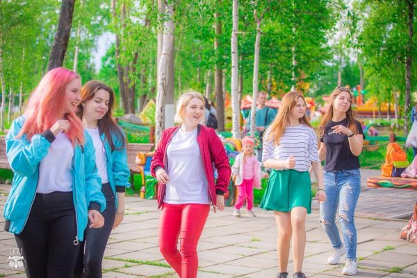 Молодежь в парках
