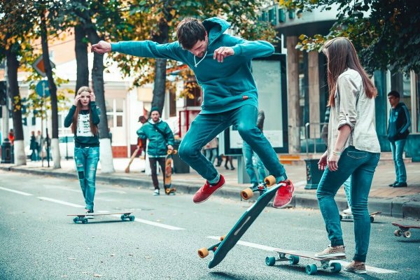 Уличный скейтбординг