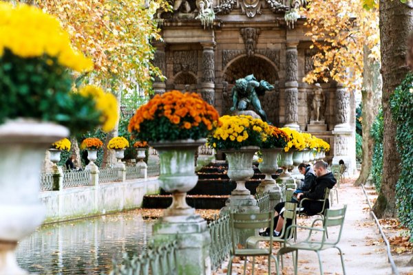 Париж Люксембургский сад осень