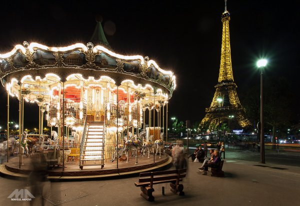 Париж ночная площадь Карусель