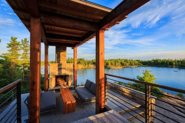 Терраса с видом на озеро