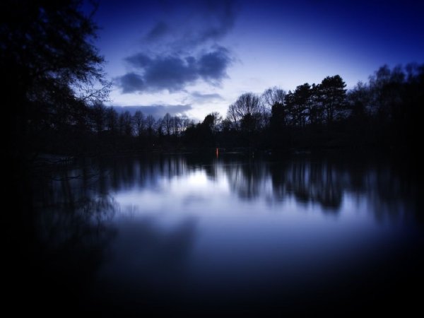 Темное озеро