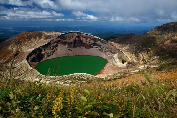 Кратерное озеро Дериба