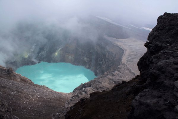 Вулкан Горелый озеро