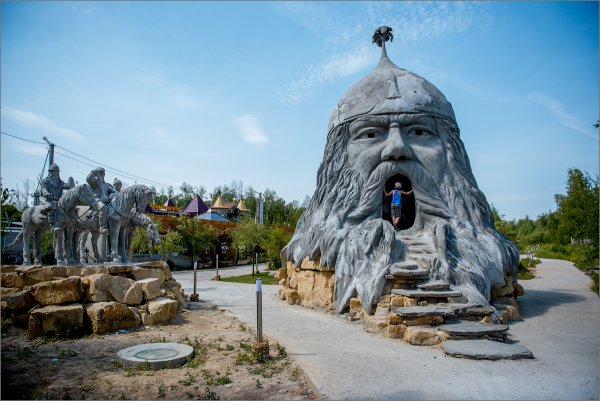 Поселок Арамиль парк сказов