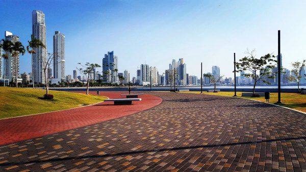 Городская панорама сквер