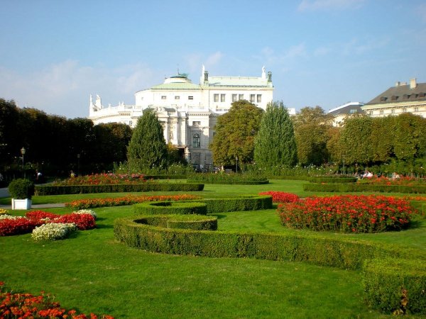 Фольксгартен парк в Вене