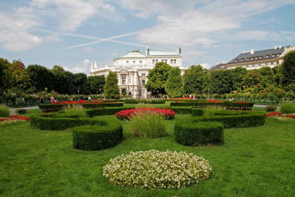 Фольксгартен парк в Вене