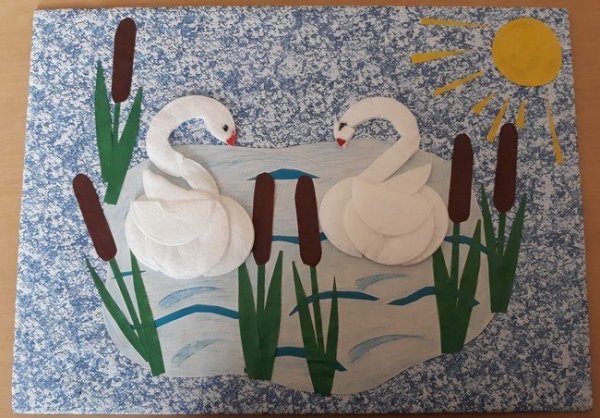 Лебеди на озере поделка