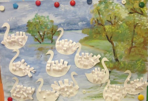Лебеди на озере поделка