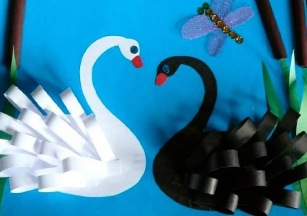 Аппликация лебедь