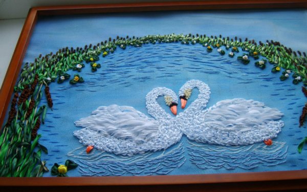 Поделка лебедь на пруду