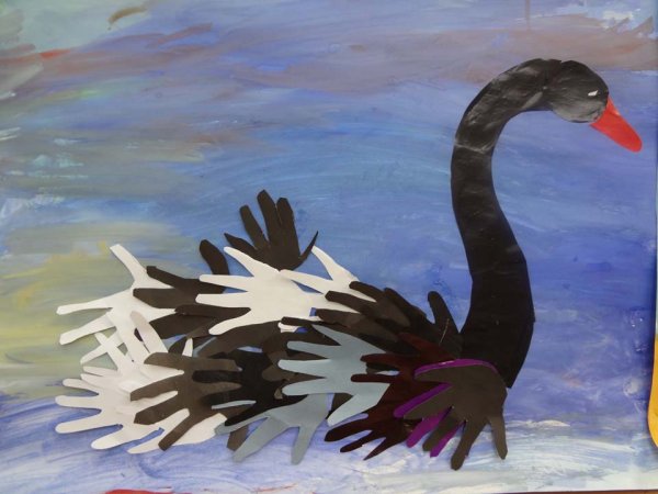 Лебедь ладошкой