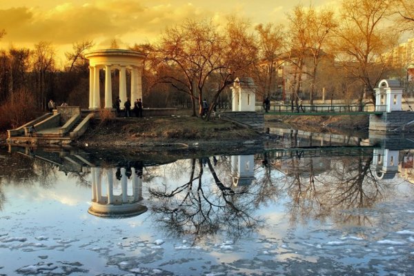 Ротонда в Харитоновском парке Екатеринбург