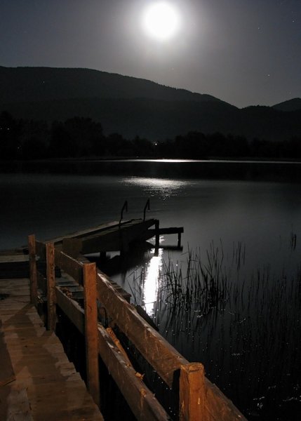 Озеро ночью