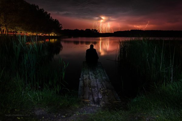 Человек на природе ночью