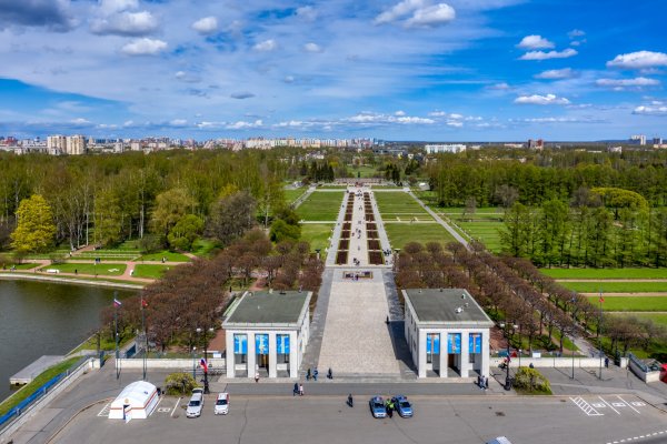 Пискаревский парк в Санкт-Петербурге