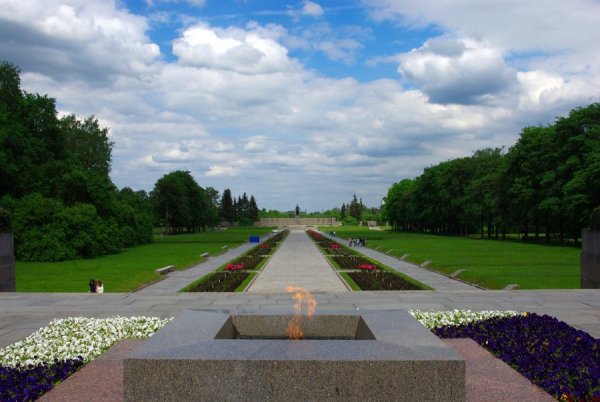 Мемориальный комплекс на Пискаревском кладбище