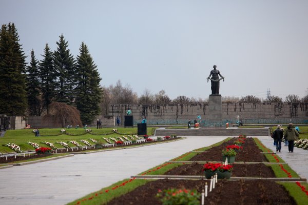 Пискаревское мемориальное кладбище Весна