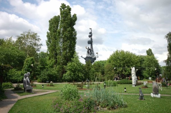 Парк искусств Музеон осенью