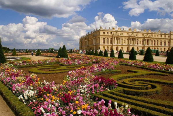 Версальский дворец с парковым ансамблем.