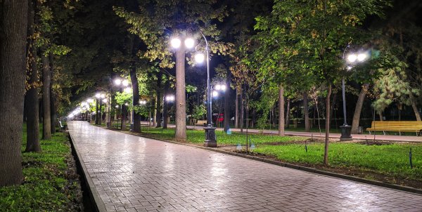 Бульвар Эркиндик Бишкек осенью