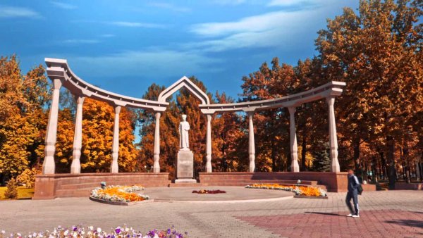 Дубовый парк театр драмы Бишкек