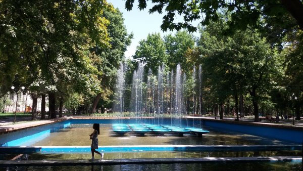 Фонтан в Дубовом парке Бишкек