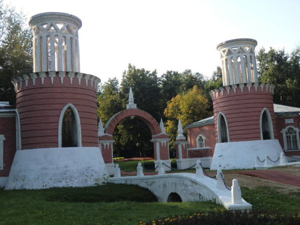 Обелиска в усадьбе воронцово