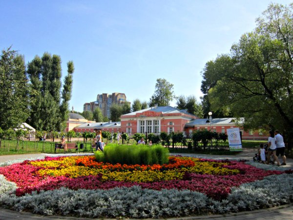 Воронцовский парк в Москве