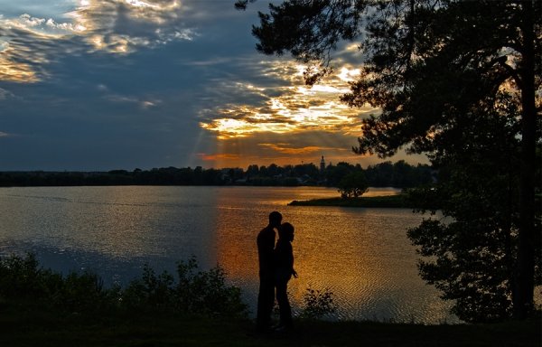 Ночь на берегу реки