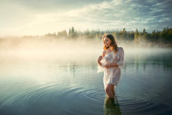 Девушки на озере