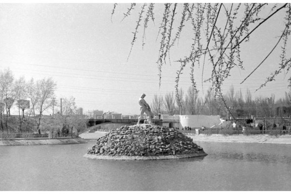 Фонтан в сквере Чкалова