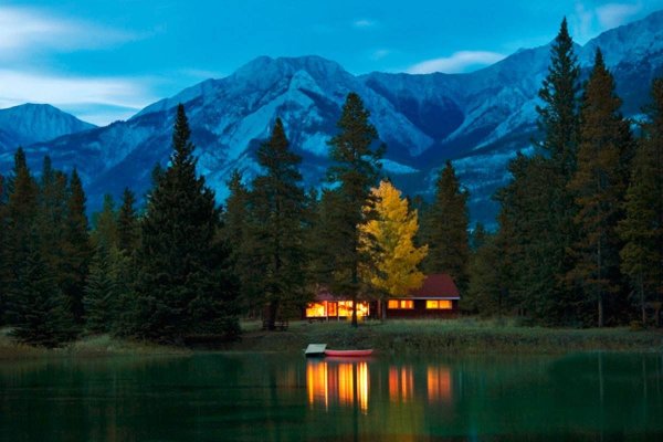 Дом у озера штат Монтана