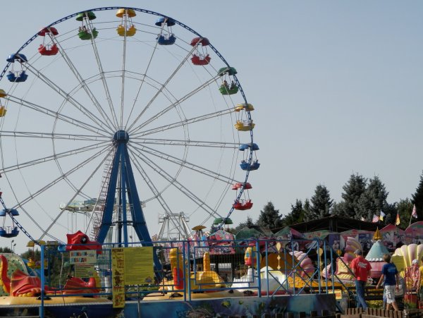 Парк Харинка Иваново колесо обозрения .