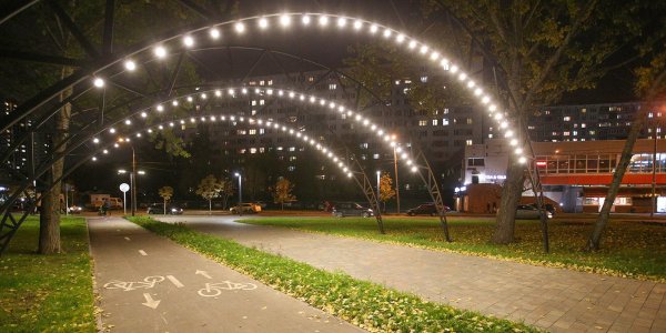 Парк света в Бибирево качели