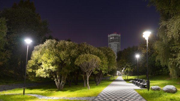 Парк ночью летом Барнаул