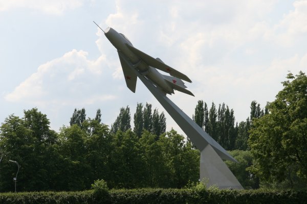 Парк Авиаторов Батайск памятник