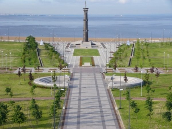 Парк 300-летия Санкт-Петербурга Главная аллея