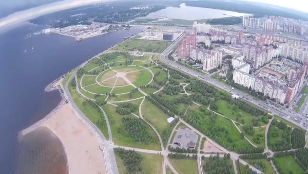 Парк 300-летия Санкт-Петербурга с высоты птичьего полета