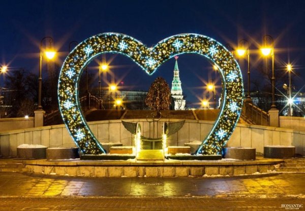 Деревья любви и скамья примирения на Лужковом мосту