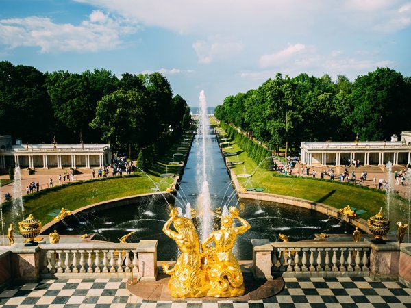 Петергоф (дворцово-парковый ансамбль)