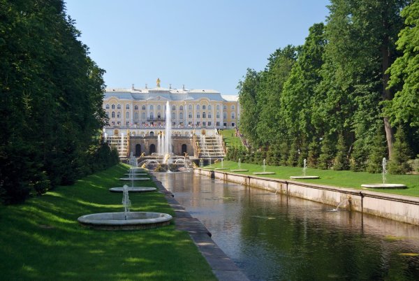 Петергоф (дворцово-парковый ансамбль)
