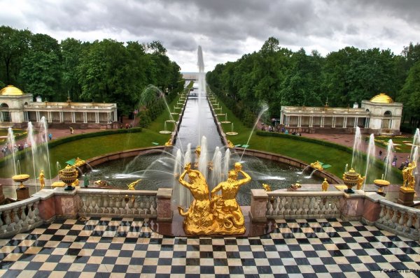Петергоф (дворцово-парковый ансамбль)