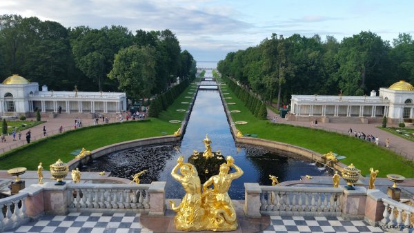 Петергоф (дворцово-парковый ансамбль)